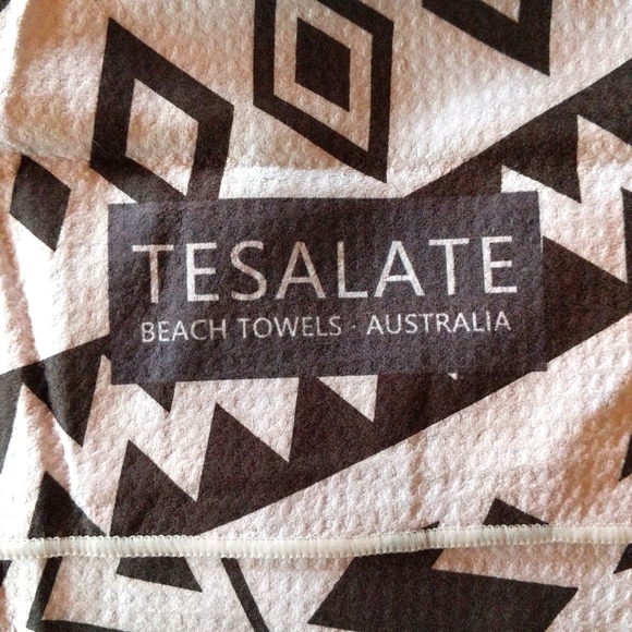 NWT Tesalate Phoenix Sand-free Beach Towel - Picture 11 of 17